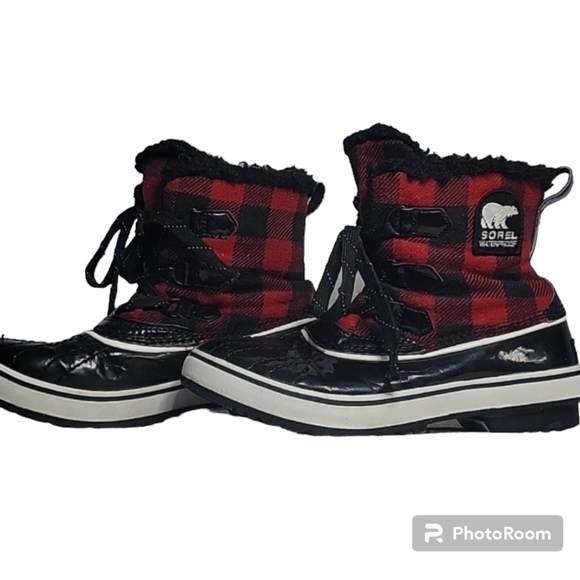 Sorel Shoes - Sorel woman's size 7 in black and red flannel fur lined with thick rubber bottom